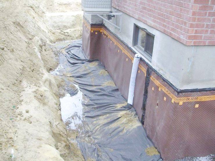 Гидроизоляция отмостки из бетона: как и какими материалами выполнять