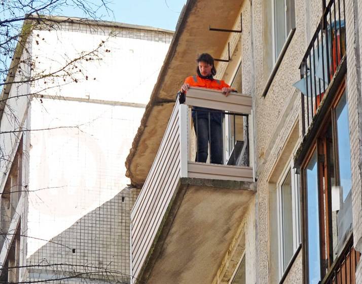 Отделка балкона сайдингом своими руками: пошаговое описание монтажных работ