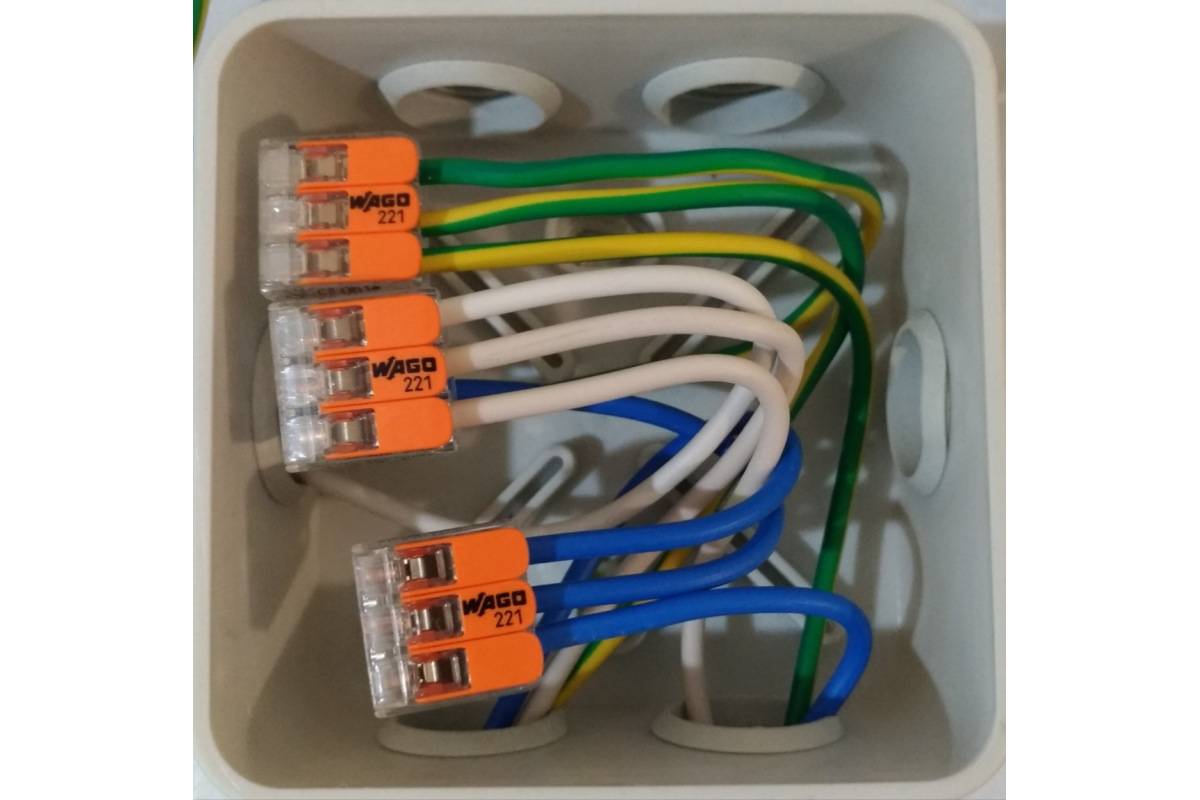 Соединение проводов в распределительной коробке: схема, фото, видео инструкция