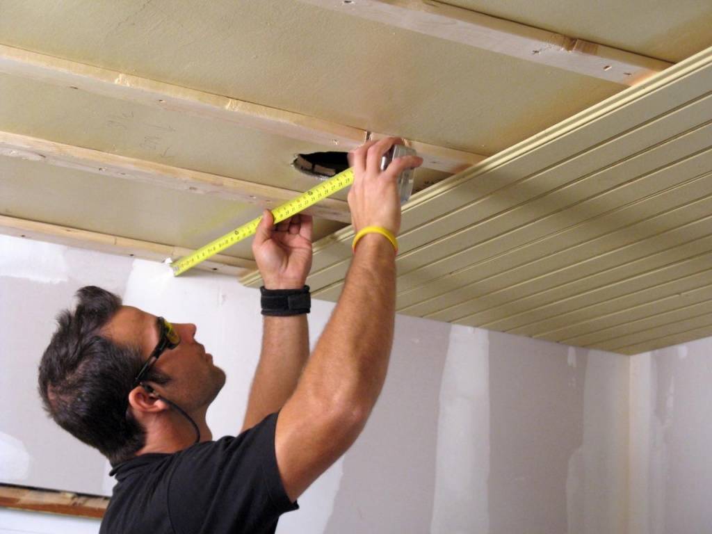 Ремонт потолка своими руками: выбираем способ ремонта потолка в квартире