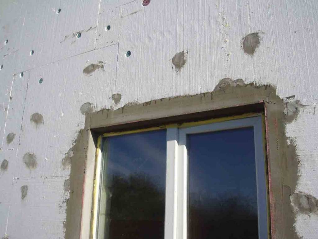 Штукатурка наружных откосов окон на мокром фасаде