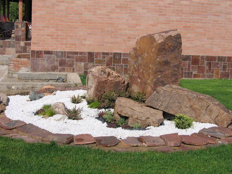 Камни на даче: как правильно применять камни для стен и столбов. пошаговая инструкция применения декоративного камня