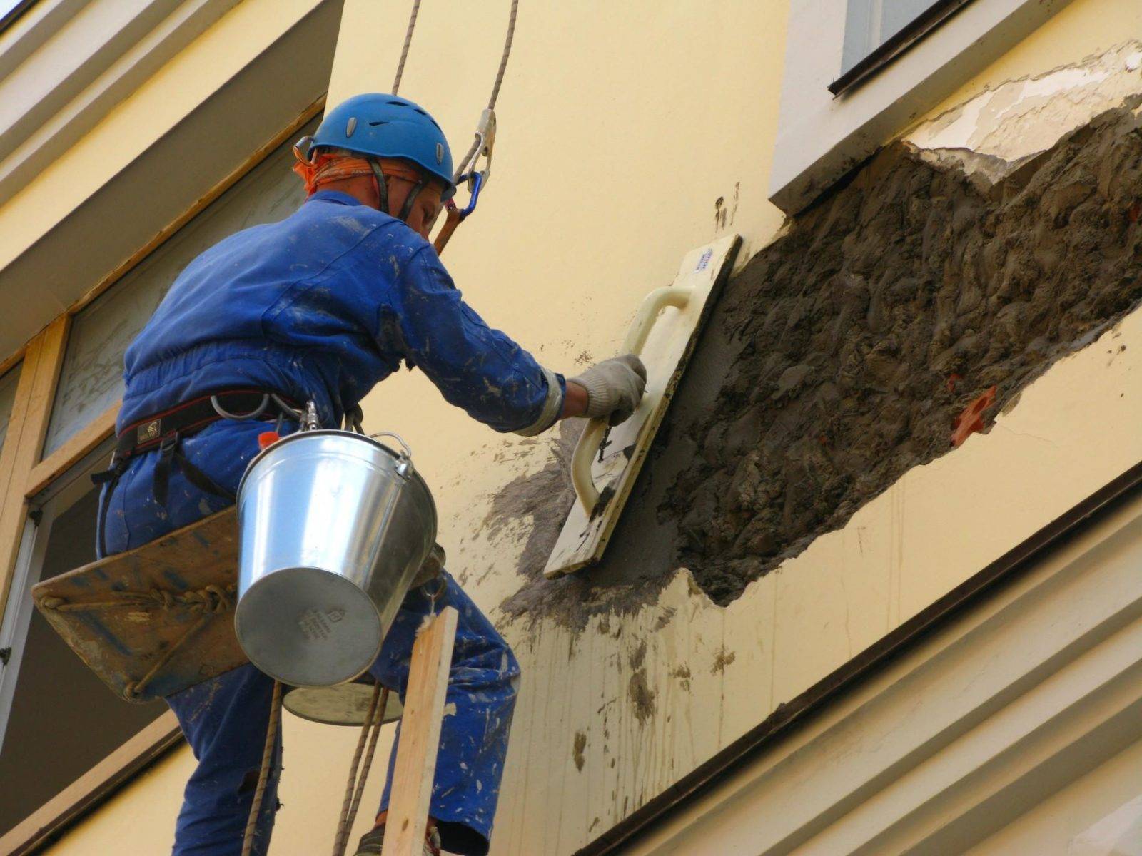 Разрушение фасадов зданий - причины и способы предотвращения