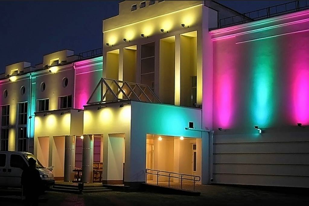 Архитектурная подсветка: разновидности художественного света, особенности наружного светодиодного освещения фасадов зданий, нормативы и требования к светильникам