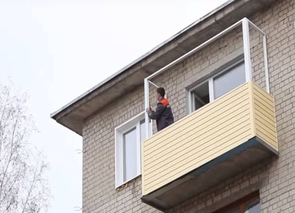 Как обшить балкон сайдингом снаружи: делаем монтаж своими руками