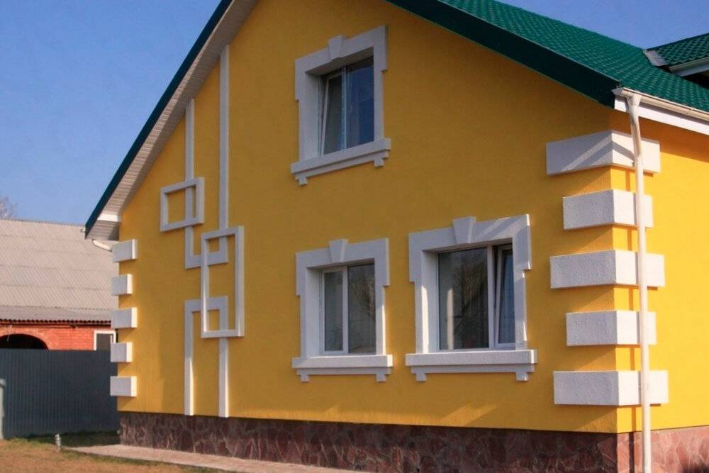 Покраска фасада дома, типы красок и технология нанесения