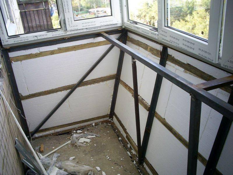 Как остеклить балкон самому: способы и рекомендации