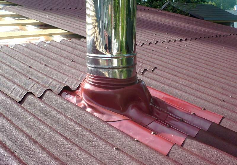 Герметизация печной трубы на крыше из профнастила — основные методы и пошаговая инструкция
