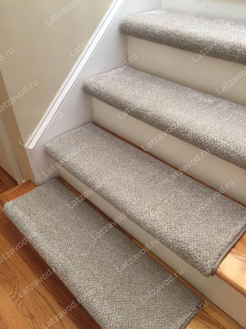 Накладки из ковролина на ступени лестницы: выбор, крепление