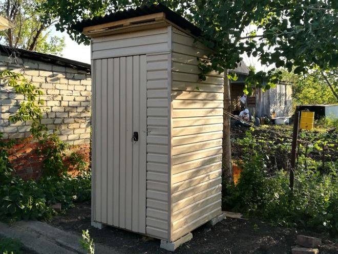 Туалет из сайдинга - дневник строителя pilonstroy.ru