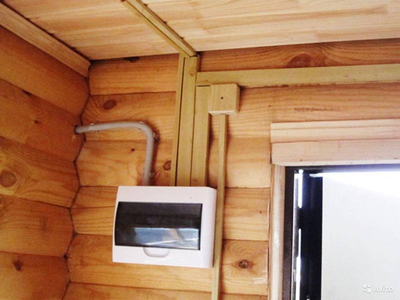 Электропроводка в деревянном доме своими руками — пошаговая инструкция