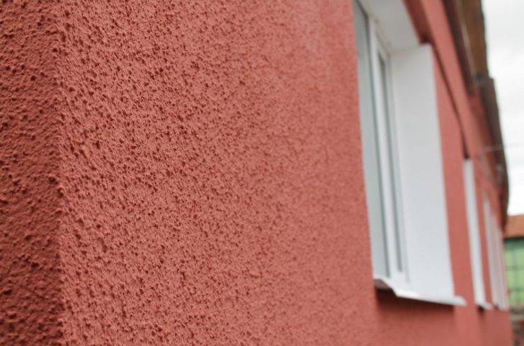 Как покрасить фасад частного дома под шубу