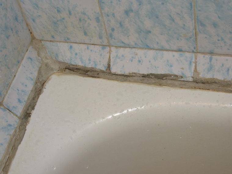 Как избавиться от щели между ванной и стеной: самые эффективные и проверенные способы