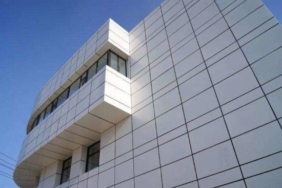 Алюминиевые композитные панели для фасада: виды, размеры, технология монтажа