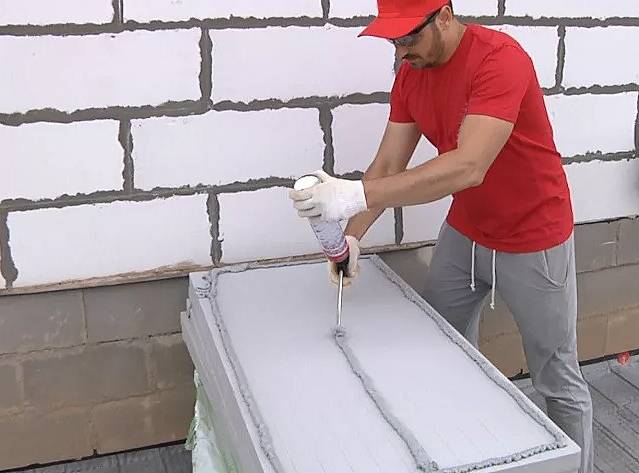 Чем приклеить пенопласт к бетону: рабочие способы (видео)
