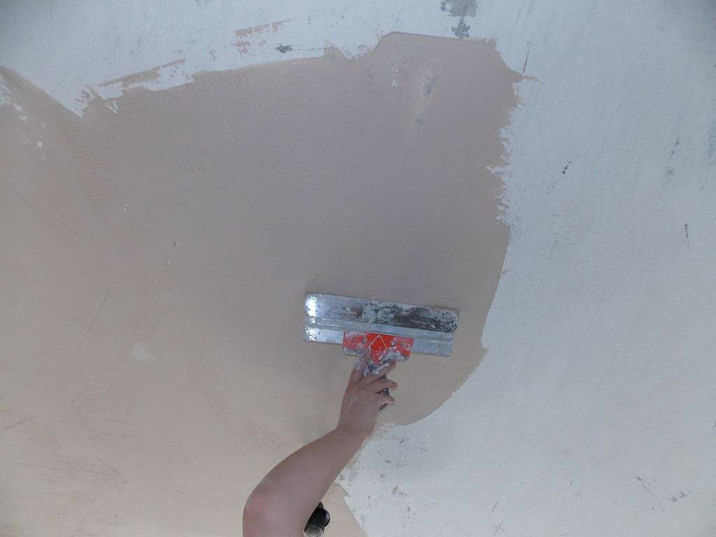 Штукатурка бетонного потолка своими руками