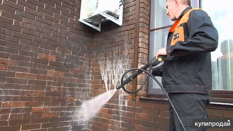 Очистка фасадов и средства их защиты от загрязнений: придаём лоск внешнему виду дома