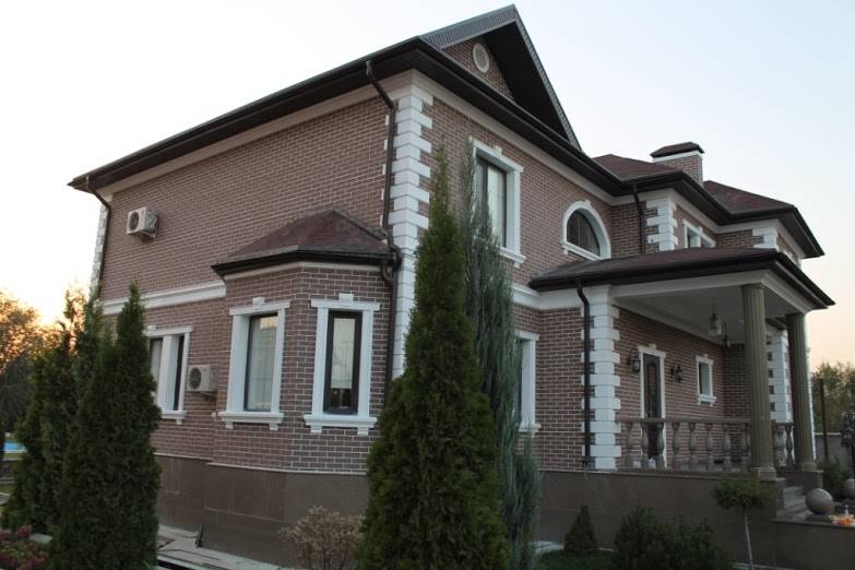 Отделка фасада дома штукатуркой – виды и преимущества покрытия | mastera-fasada.ru | все про отделку фасада дома