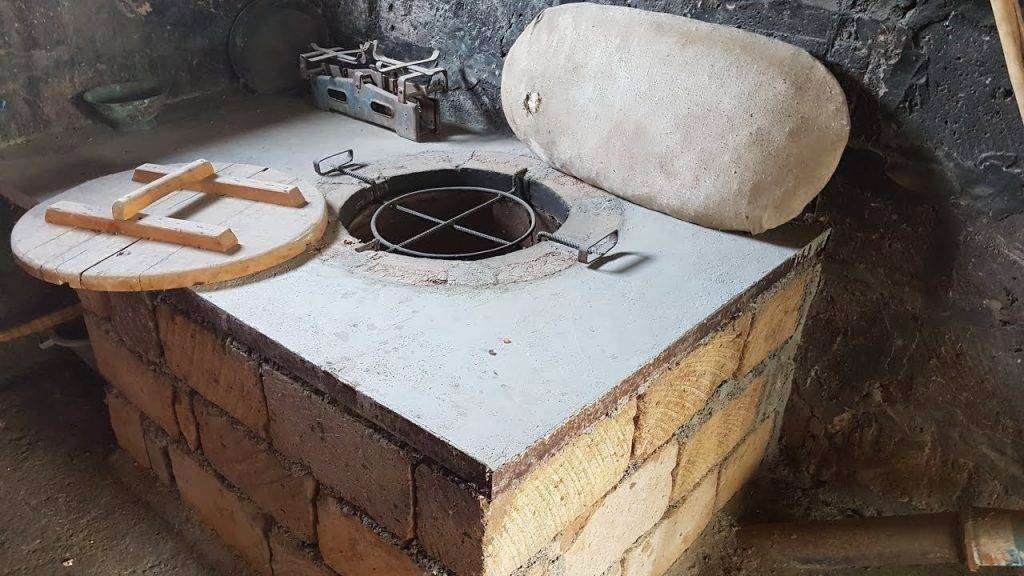 Как построить печь тандыр из кирпича и бочки своими руками