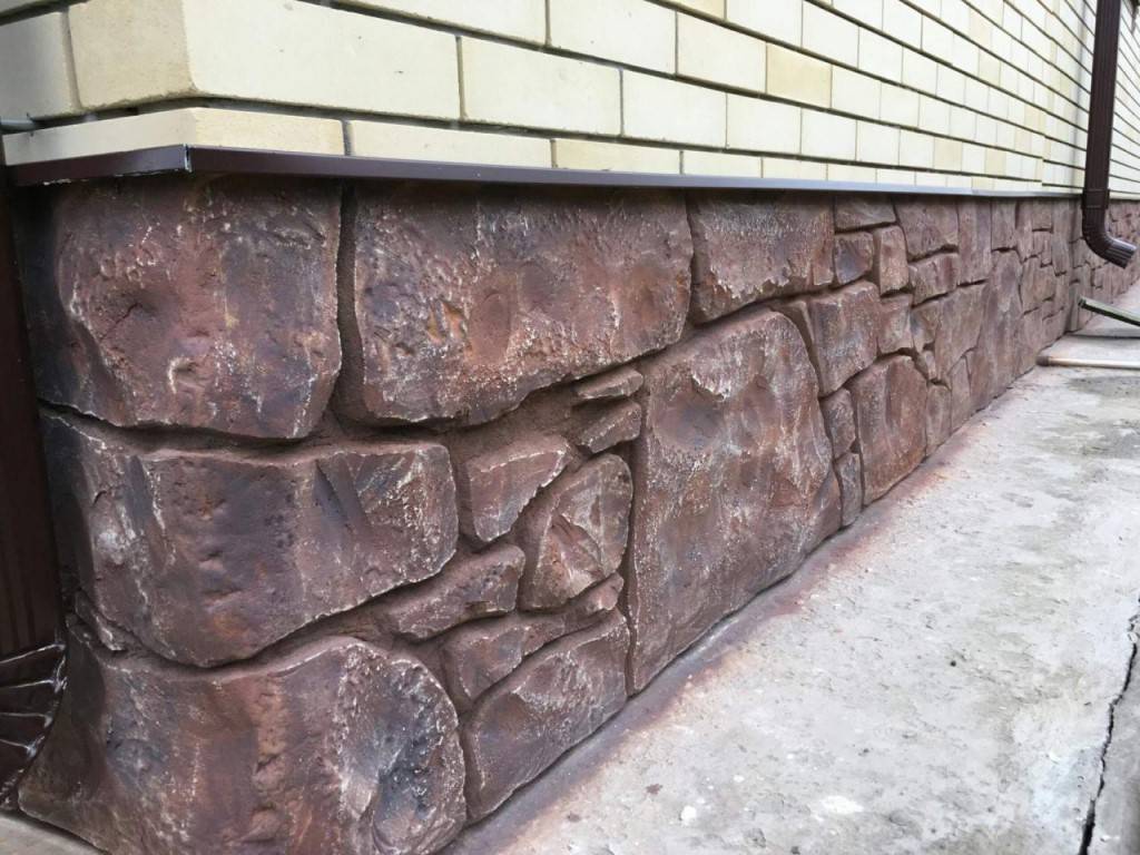 Фасадные панели под камень: особенности монтажа