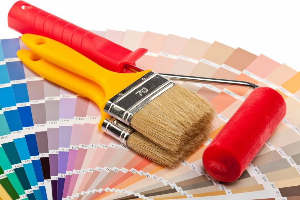 Как выбрать фасадную краску для наружных работ: виды красок и особенности их использования
