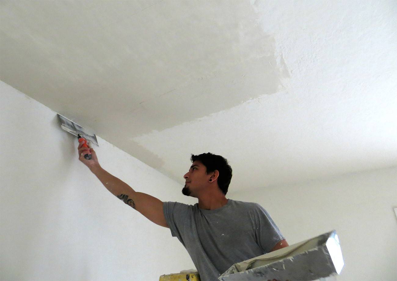 Оштукатуривание потолка своими руками: пошаговая работа