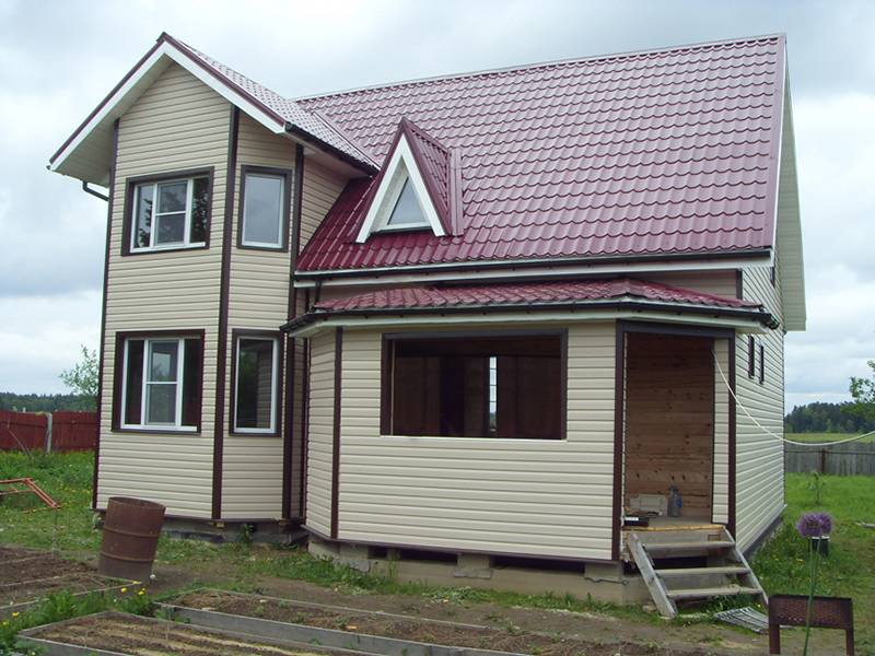 Крыша вишневая в какой цвет покрасить дом. какой оттенок выбрать для деревянного забора