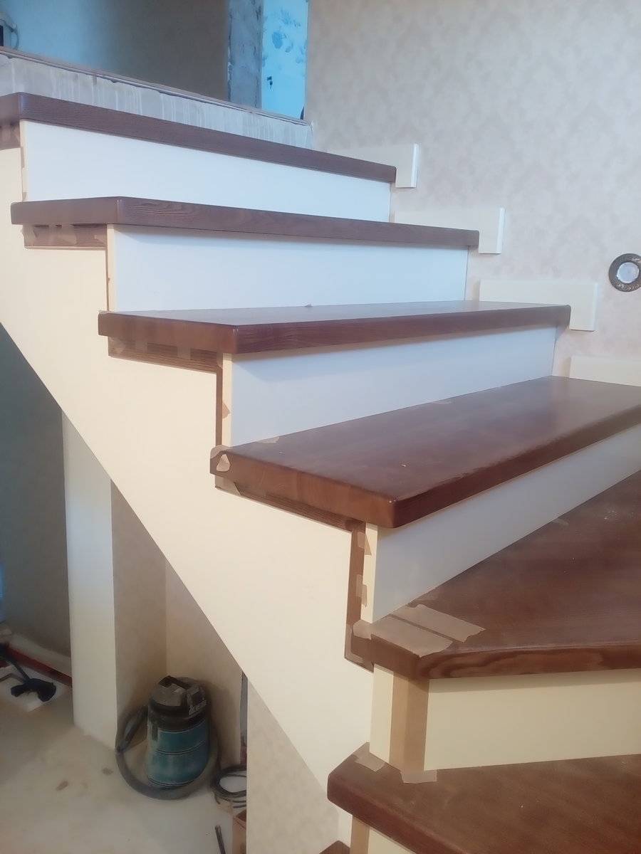 Отделка деревянной лестницы: основные этапы работ