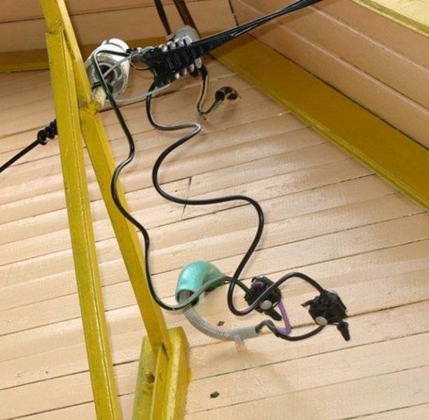 Электропроводка в деревянном доме: 135 фото лучших безопасных решений