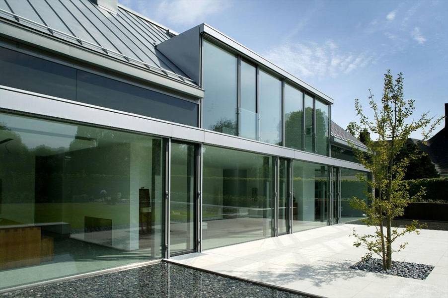 Фасады из стекла: почему они так популярны, их монтаж