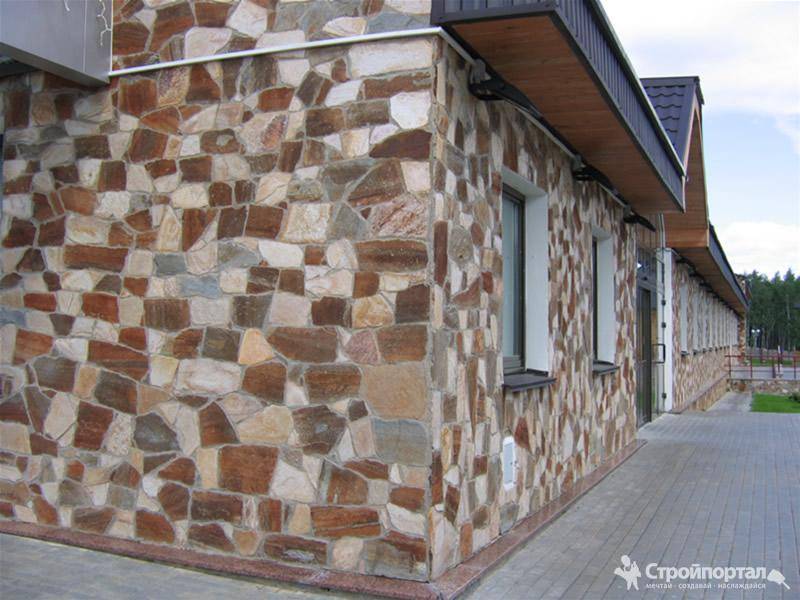 Как выбрать облицовочный камень для фасада дома