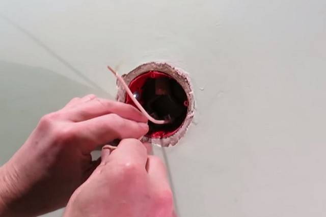 Как починить розетку - выявляем причину неисправности и ремонтируем розетку в стене