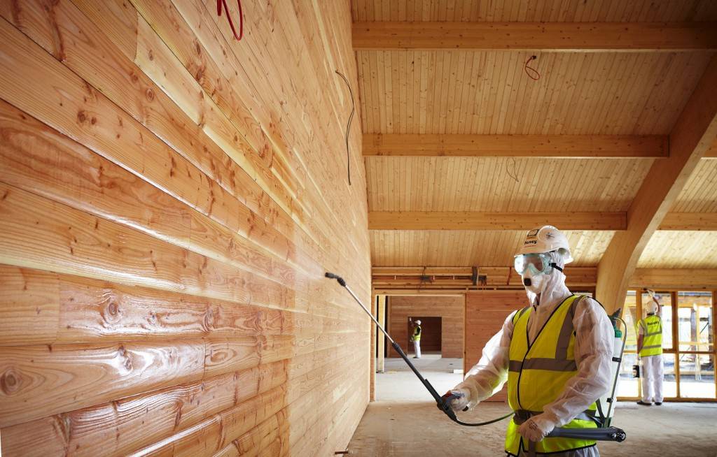 Можно ли красить деревянный фасад в дождь или мороз? «бревенька» — строительство деревянных домов и бань.