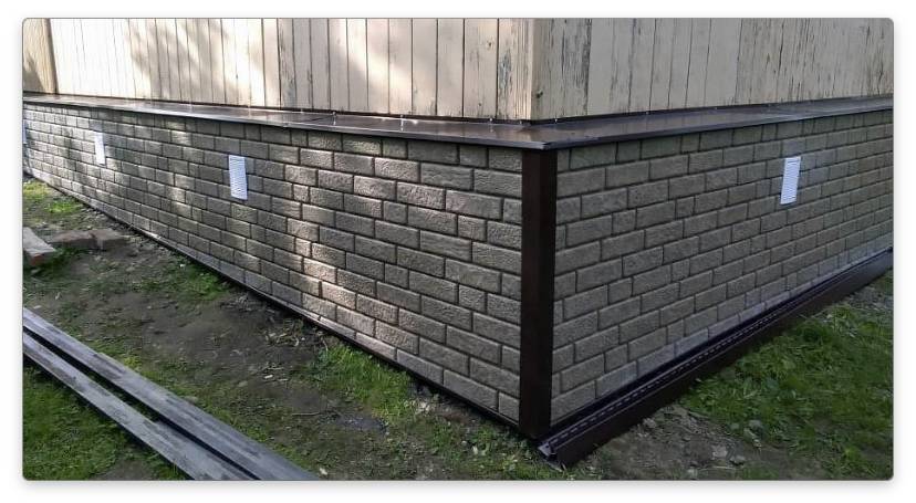 Как обшить фундамент цокольным сайдингом если стены уже обшиты сайдингом? - строим сами
