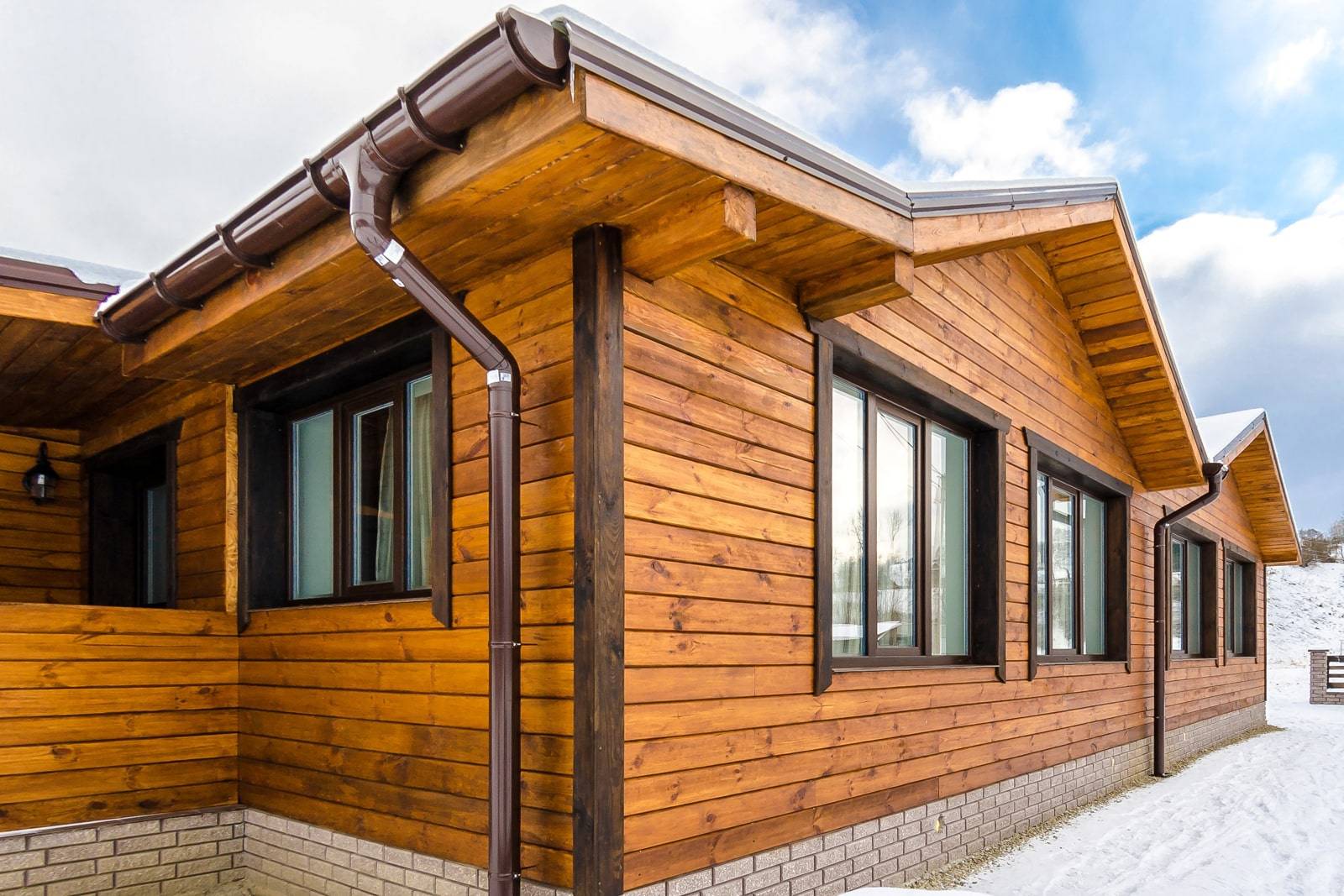 Вентилируемый фасад деревянного дома: технология монтажа