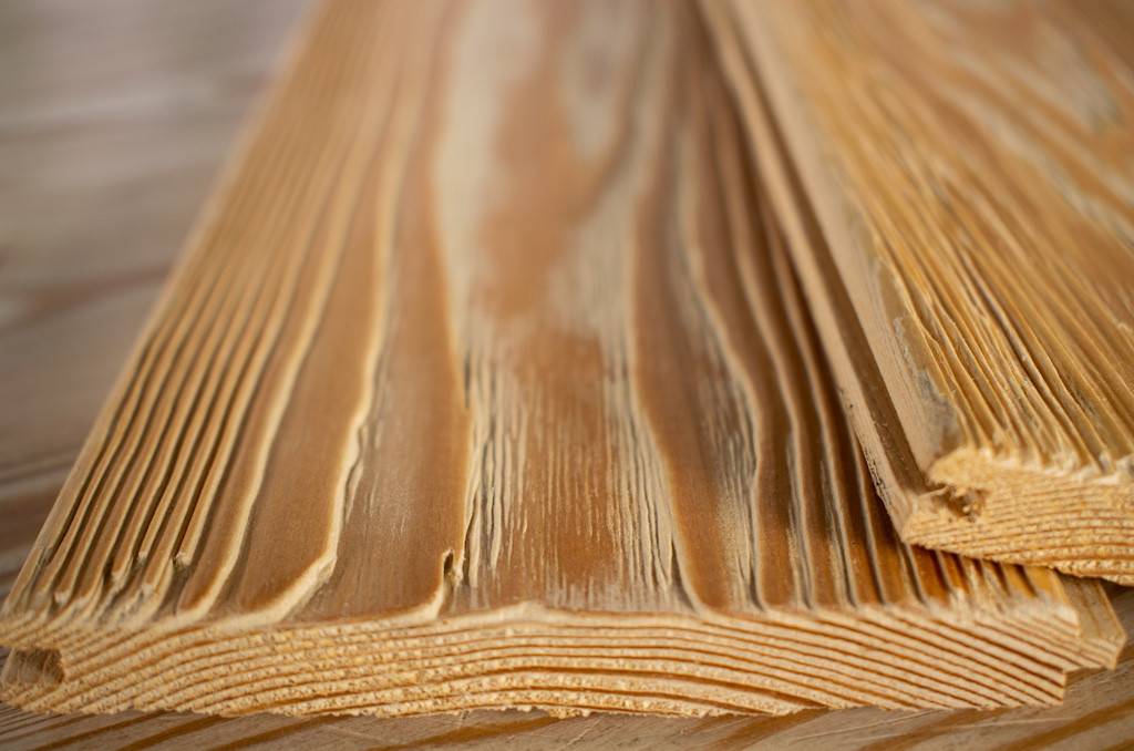 Как происходит браширование древесины, последовательность обработки