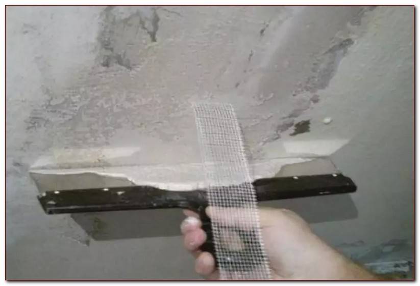 Как заделать трещины на потолке своими силами: фото , видео, как и чем это сделать