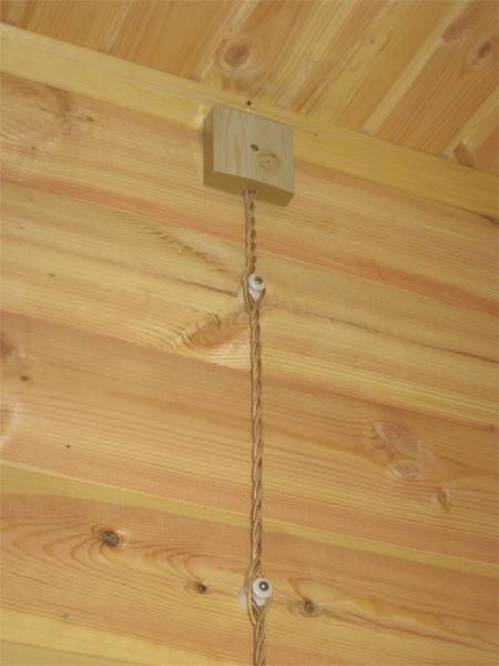 Как прокладывать электропроводку в деревянном доме