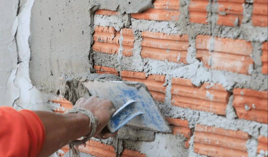 Оштукатуривание фасада дома своими руками: технология работы и видео, как правильно оштукатурить стены здания