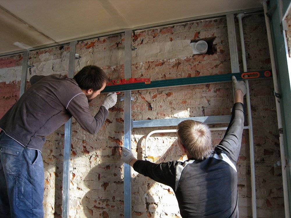 Выравнивание стен штукатуркой и листовыми отделочными материалами (гипсокартон, мдф и пвх плиты, дсп)