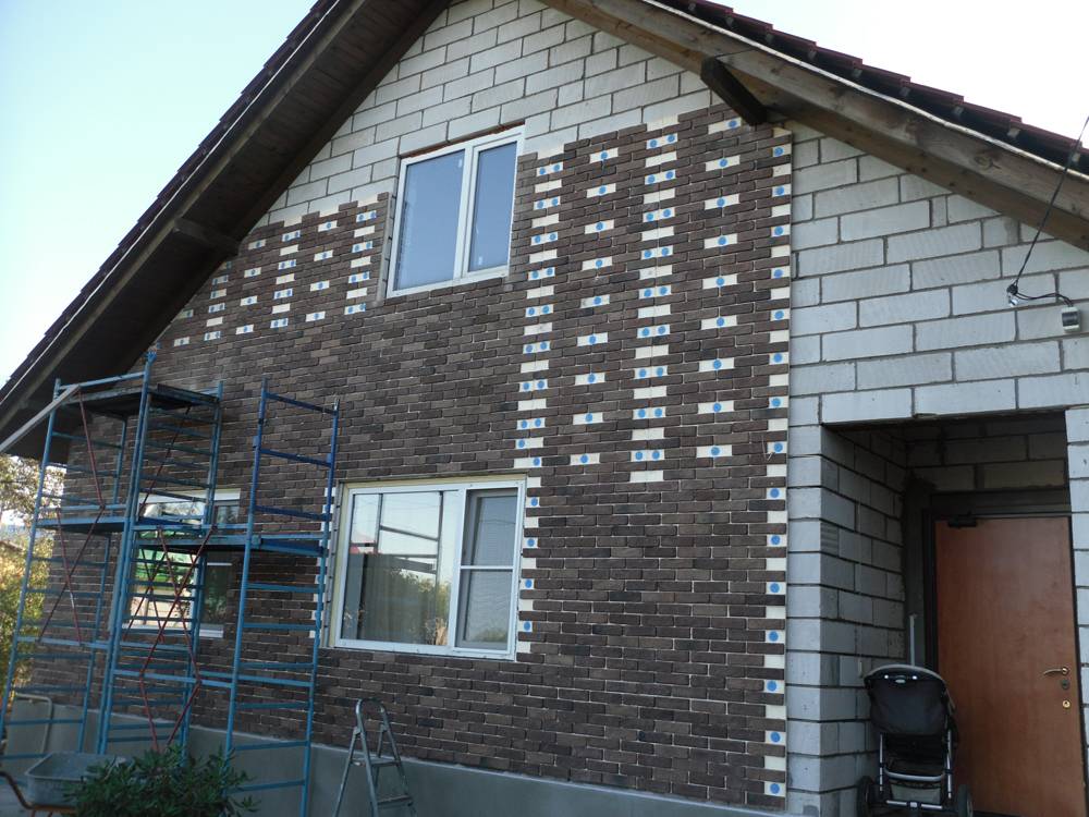 Монтаж клинкерных панелей на фасад частного дома своими руками