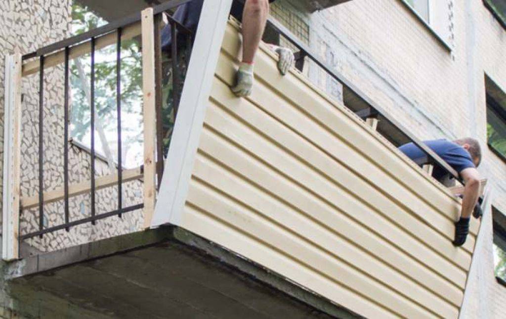 Как обшить балкон сайдингом снаружи: пошаговая инструкция с фото и видео