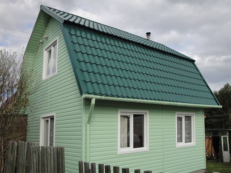 Какой цвет сайдинга подходит к зеленой крыше?