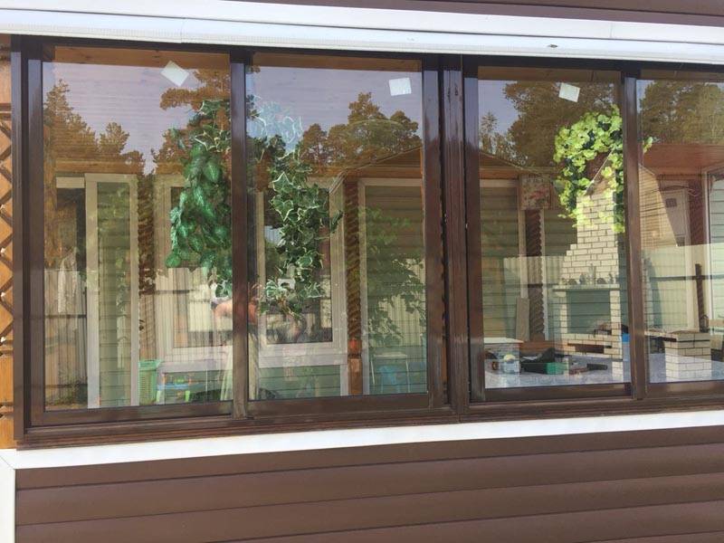 Окна для веранды: 5×5 вариантов защиты от погодных невзгод