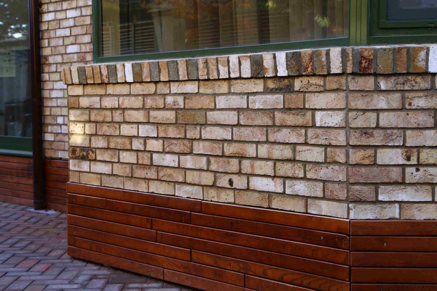Фасадная плитка – особенности и монтаж
