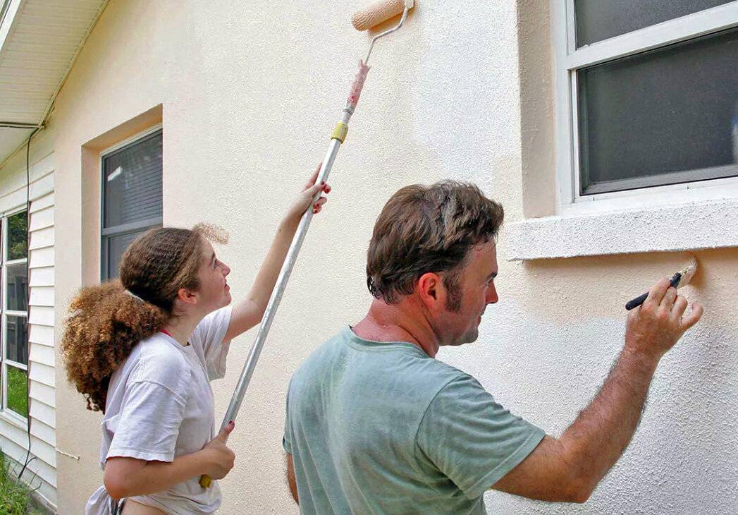 Как покрасить фасад дома: инструкция