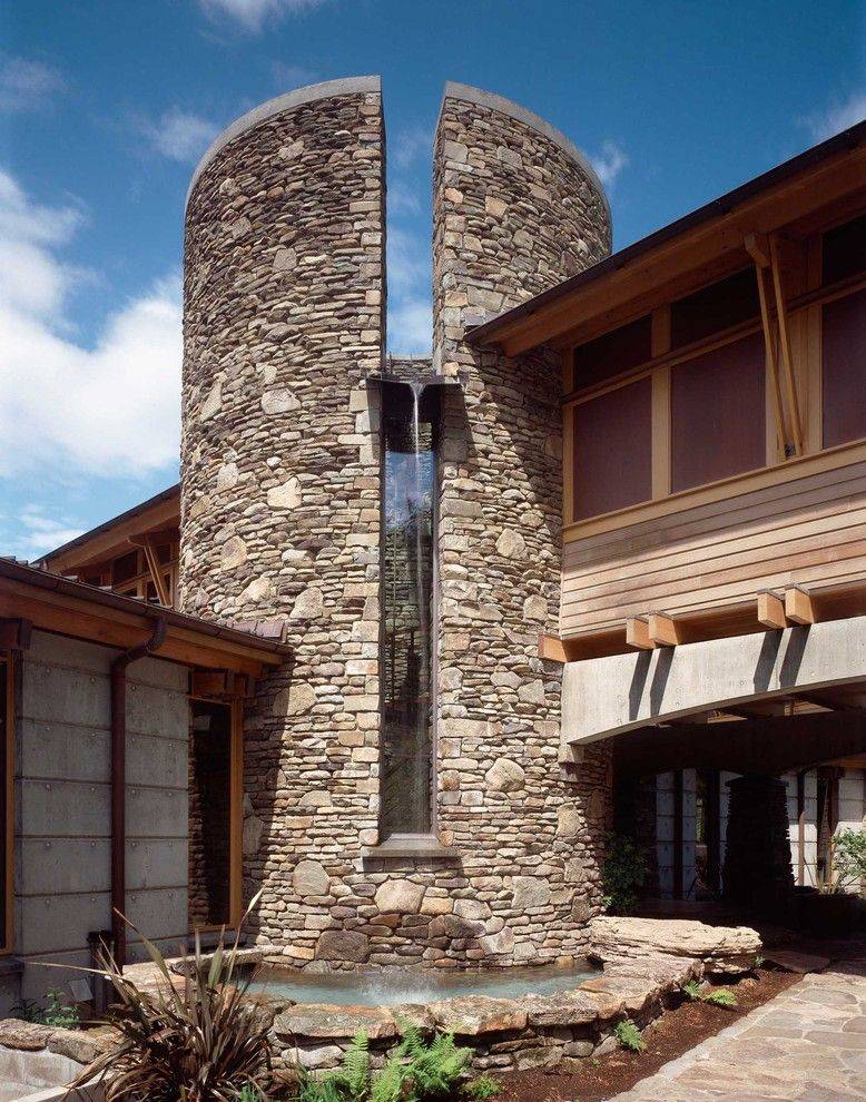 Натуральный камень для фасада в современной архитектуре