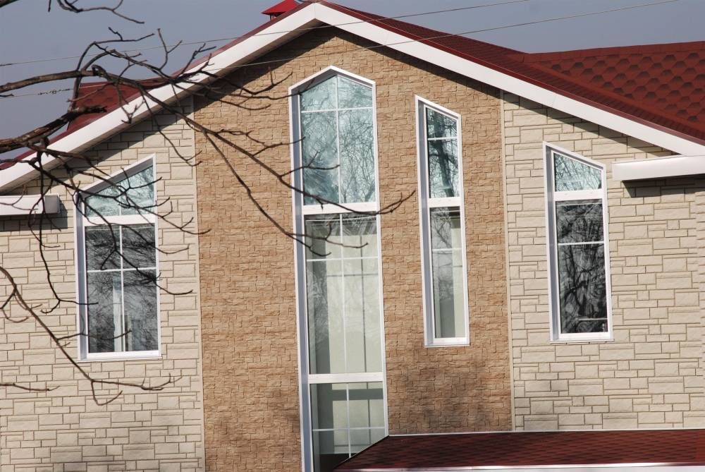 Обзор фасадных панелей для обшивки дома снаружи