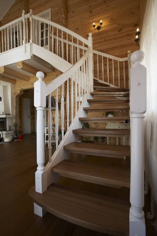 Деревянные лестницы от компании «Мастерская лестниц»