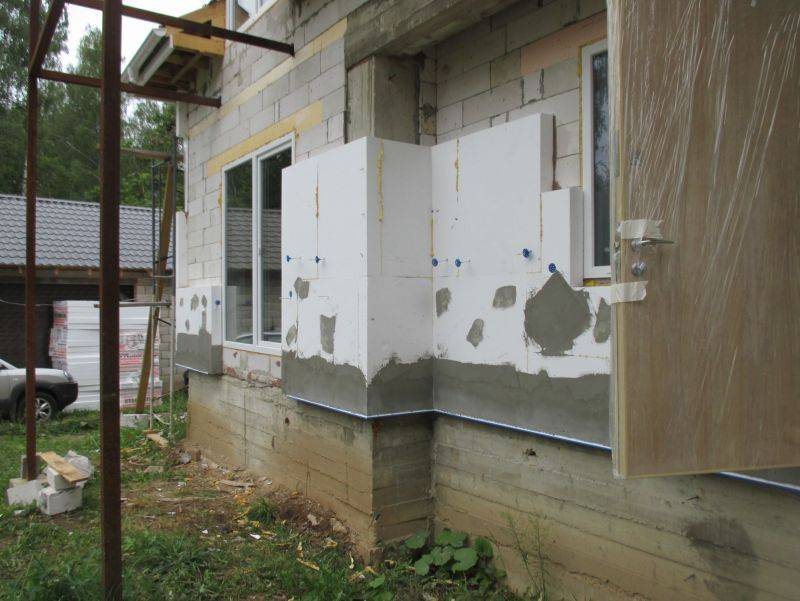 Утепление дома из газобетона снаружи: чем лучше отделать фасад под сайдинг